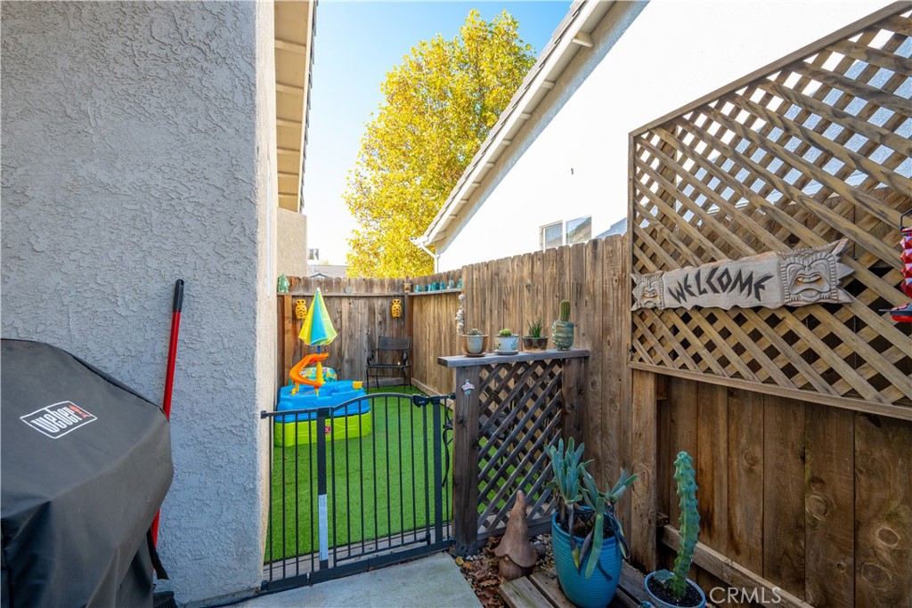 121 Headwaters Road Templeton, CA 93465 - Photo 32 of 37 Side yard/play area