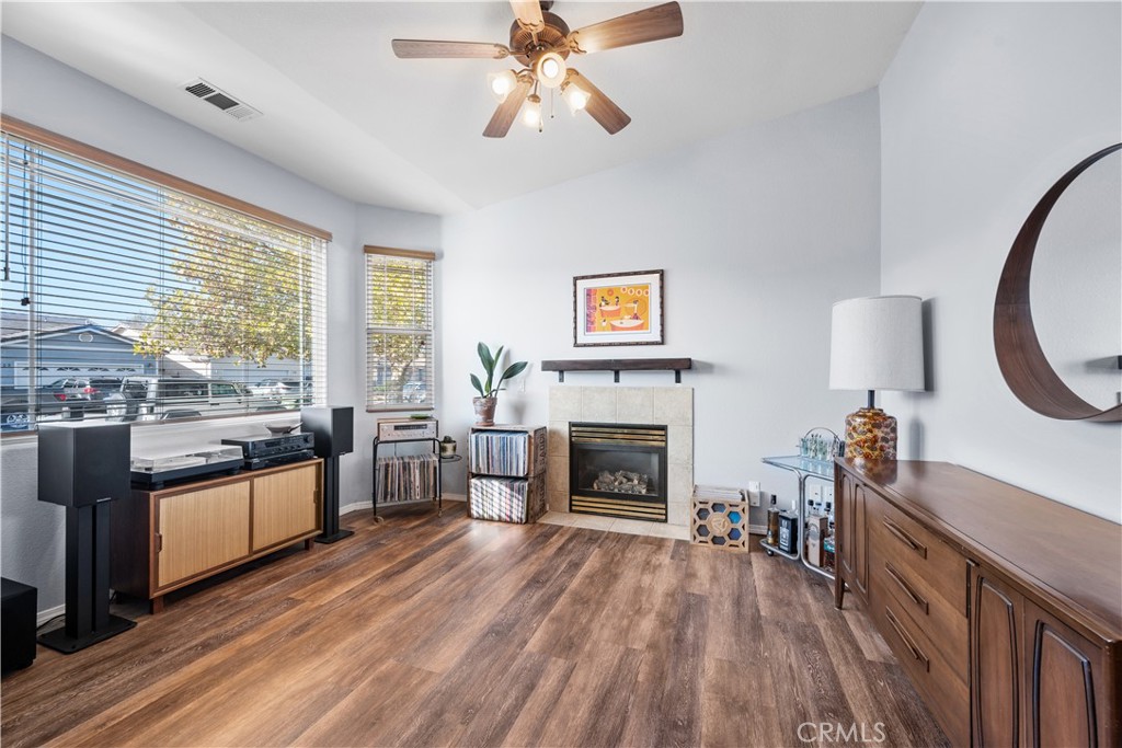 121 Headwaters Road Templeton, CA 93465 - Photo 6 of 37 Living room