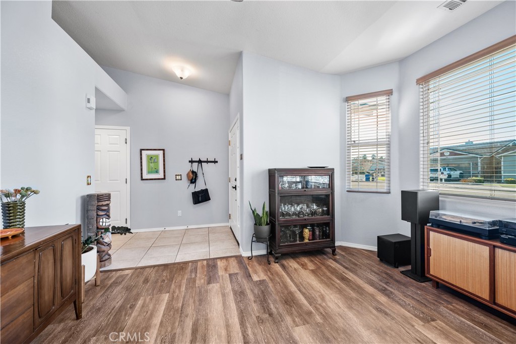 121 Headwaters Road Templeton, CA 93465 - Photo 8 of 37 Living room