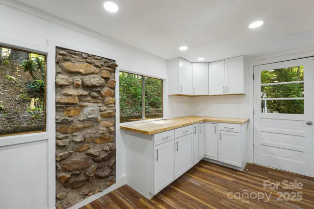 $268,900 | 111 Rose Creek Road, Franklin, NC 28734