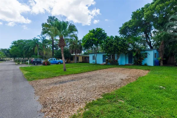 a view of a house with a backyard