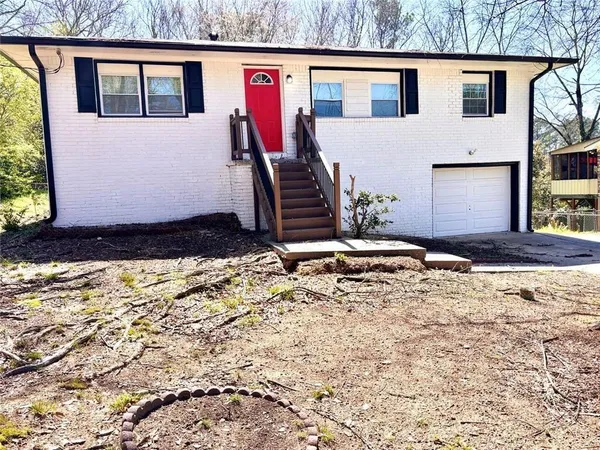 a view of a backyard of the house