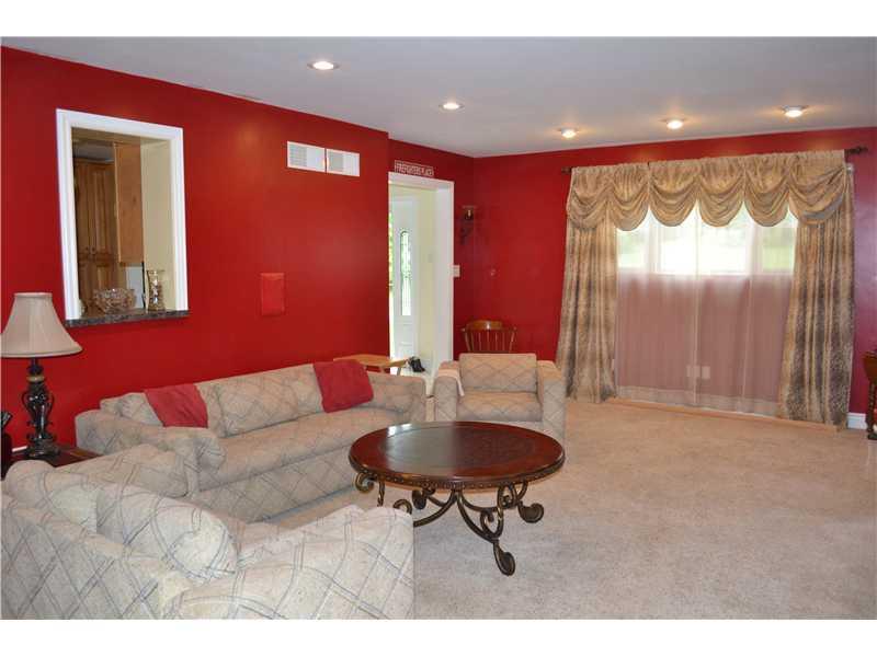 1220 Center Road Monaca, PA 15061 - Photo 6 of 25 Family Room.