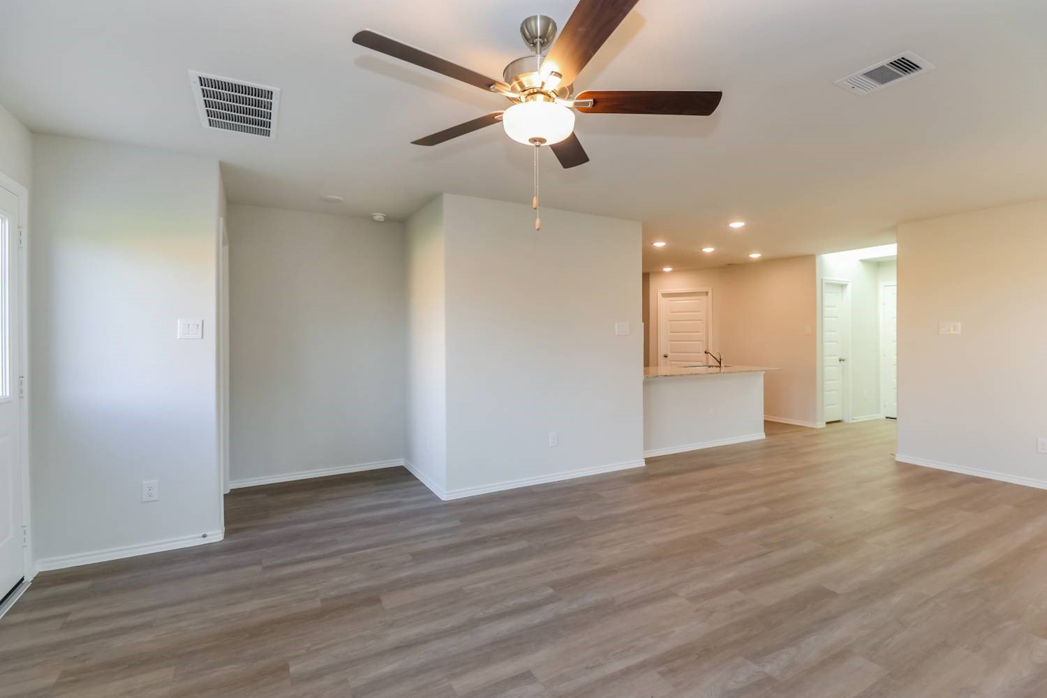 10718 Sunlit Street Conroe, TX 77303 - Photo 7 of 17