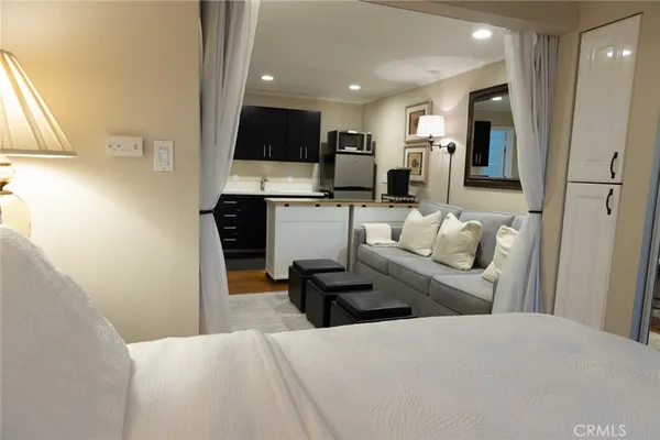 $3,995 | 464 Bent Street, Unit B, Laguna Beach, CA 92651