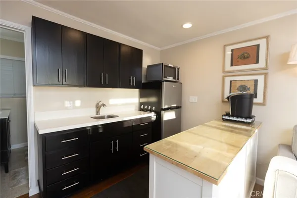 $3,995 | 464 Bent Street, Unit B, Laguna Beach, CA 92651