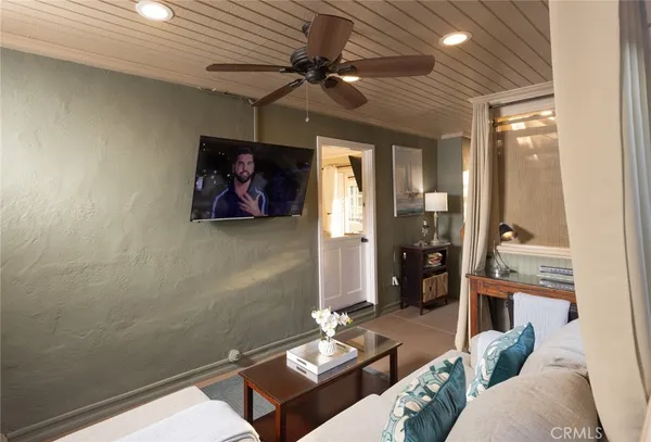 $4,200 | 464 Bent Street, Unit B, Laguna Beach, CA 92651