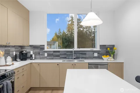 $799,950 | 12322 14th Avenue Northeast, Unit B, Seattle, WA 98125