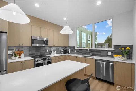 $799,950 | 12322 14th Avenue Northeast, Unit B, Seattle, WA 98125