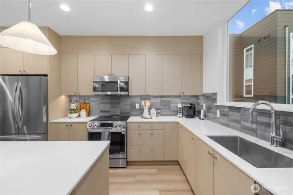 $799,950 | 12322 14th Avenue Northeast, Unit B, Seattle, WA 98125