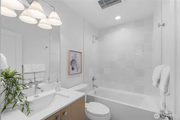 $799,950 | 12322 14th Avenue Northeast, Unit B, Seattle, WA 98125