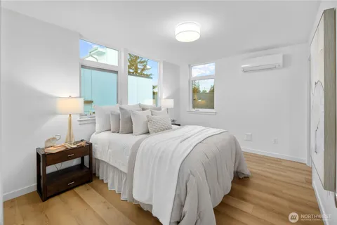 $799,950 | 12322 14th Avenue Northeast, Unit B, Seattle, WA 98125