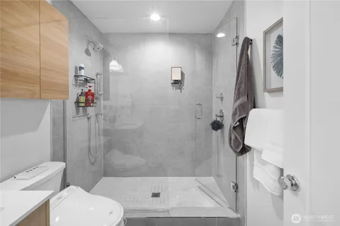 $799,950 | 12322 14th Avenue Northeast, Unit B, Seattle, WA 98125