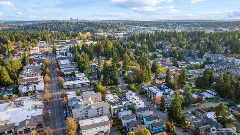 $799,950 | 12322 14th Avenue Northeast, Unit B, Seattle, WA 98125