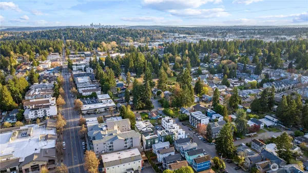 $799,950 | 12322 14th Avenue Northeast, Unit B, Seattle, WA 98125