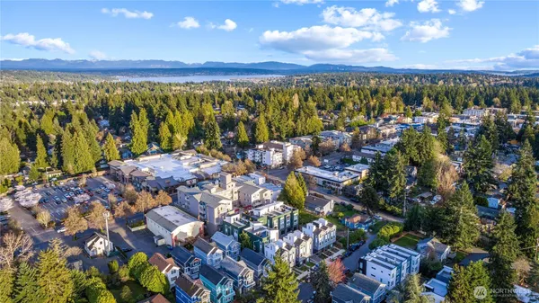 $799,950 | 12322 14th Avenue Northeast, Unit B, Seattle, WA 98125