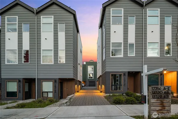 $799,950 | 12322 14th Avenue Northeast, Unit B, Seattle, WA 98125