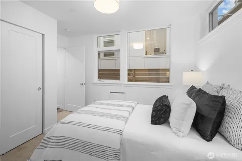 $799,950 | 12322 14th Avenue Northeast, Unit B, Seattle, WA 98125