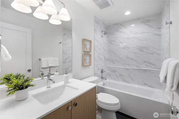 $799,950 | 12322 14th Avenue Northeast, Unit B, Seattle, WA 98125