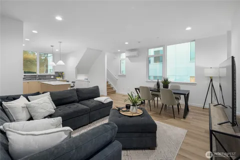 $799,950 | 12322 14th Avenue Northeast, Unit B, Seattle, WA 98125