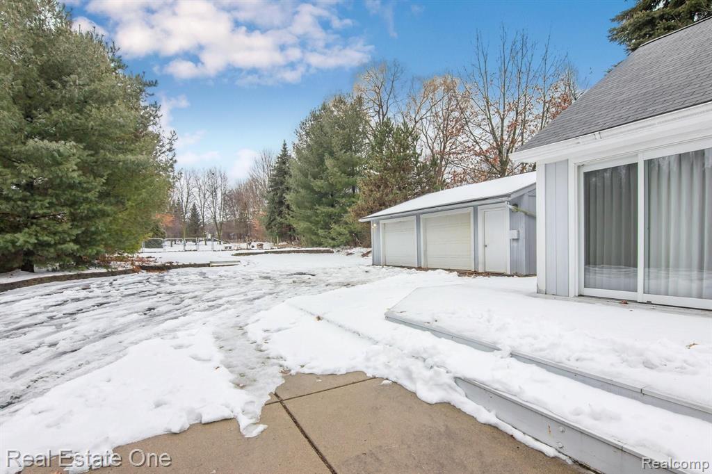 3149 Pontiac Lake Road Waterford, MI 48328 - Photo 29 of 35