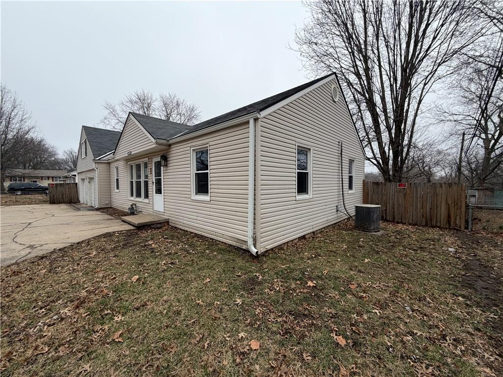 5805 Ridgeway Avenue Kansas City, MO 64133 - Photo 2 of 17