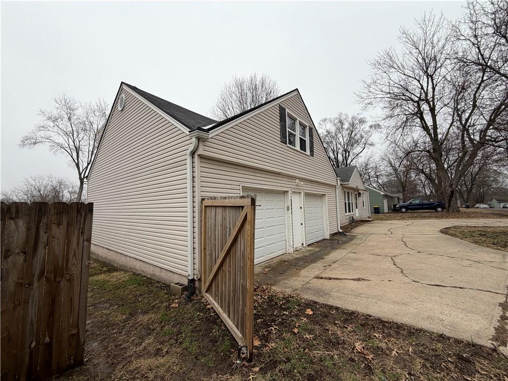 5805 Ridgeway Avenue Kansas City, MO 64133 - Photo 3 of 17