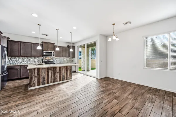 $2,800 | 668 North Sparrow Court, Gilbert, AZ 85234