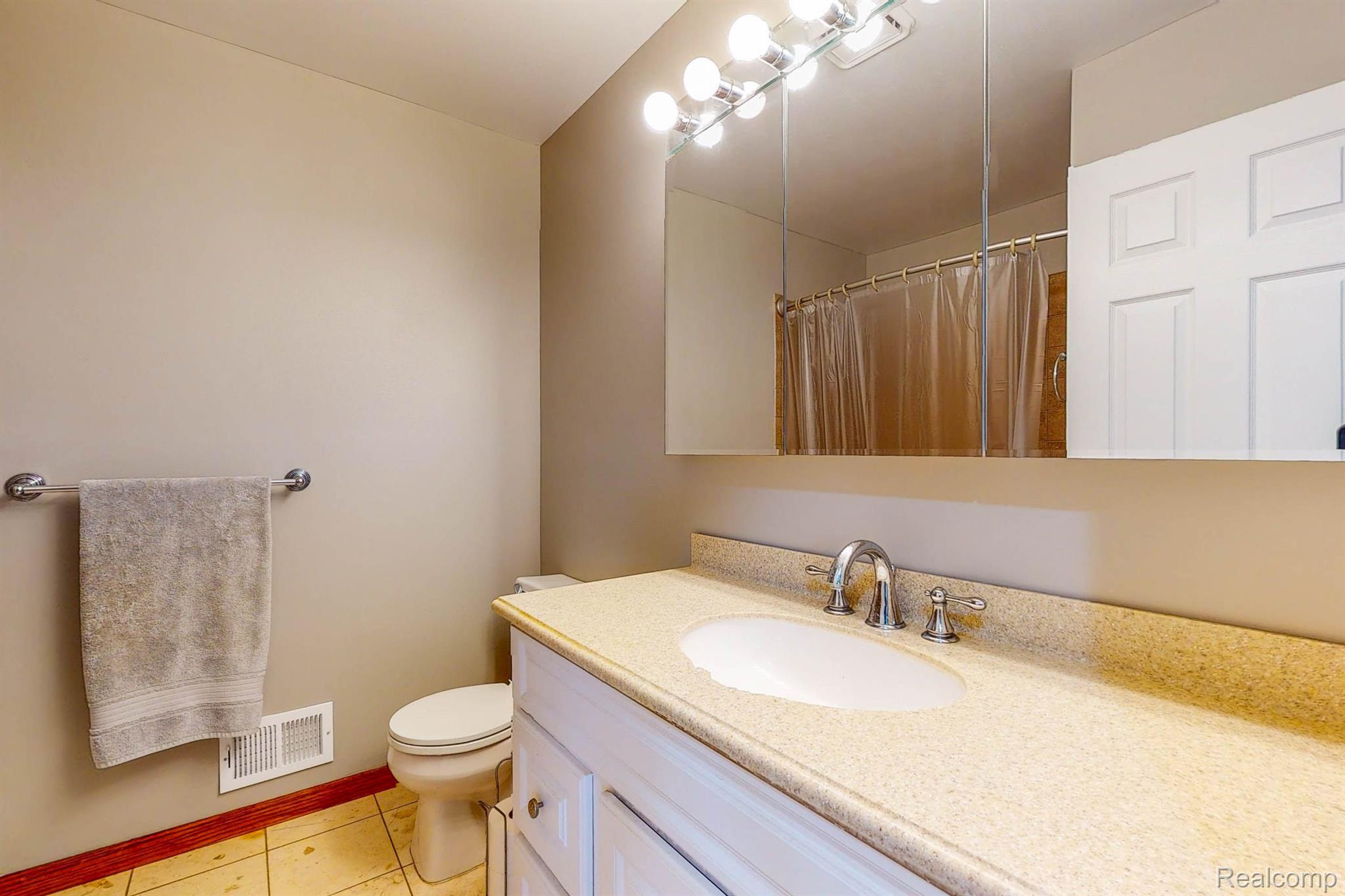 3409 Lahring Road Linden, MI 48451 - Photo 29 of 77 Full Bath