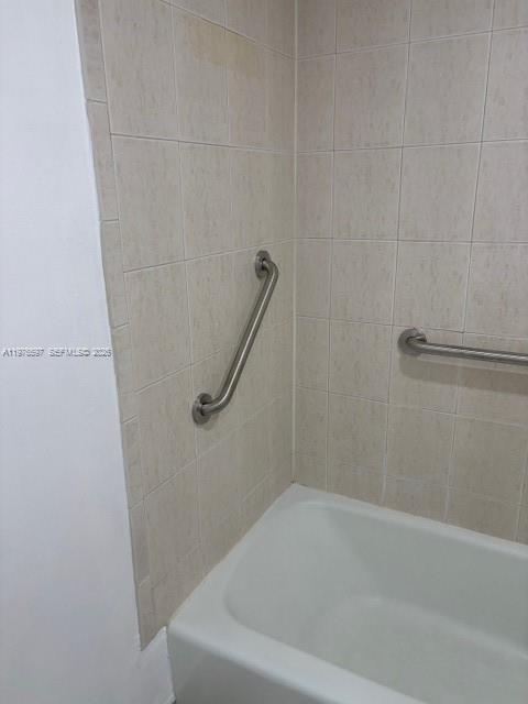 9493 Southwest 76th Street, Unit L4 Miami, FL 33173 - Photo 17 of 33 a bathroom with a bathtub