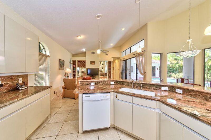 7674 La Corniche Circle Boca Raton, FL 33433 - Photo 15 of 26 kitchen