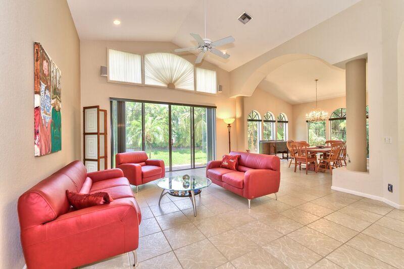 7674 La Corniche Circle Boca Raton, FL 33433 - Photo 3 of 26 living room
