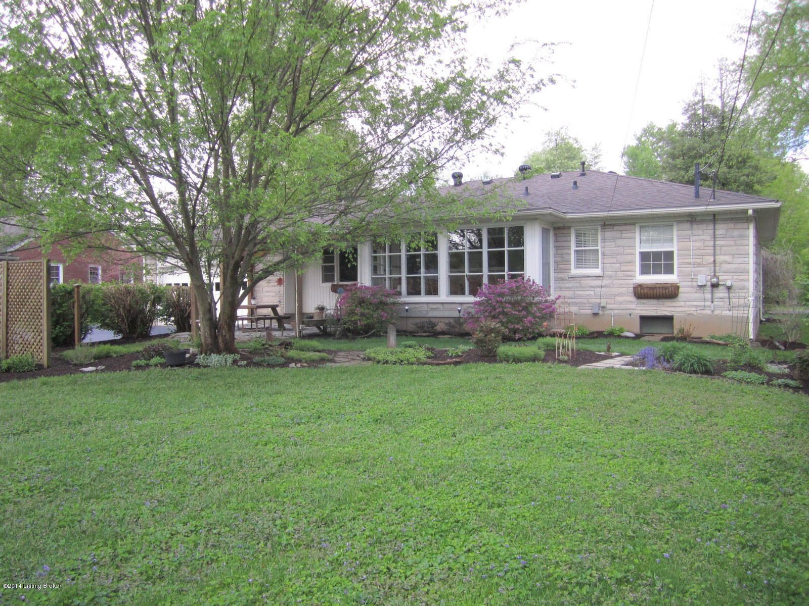 211 South Hampton Road Louisville, KY 40222 - Photo 4 of 30 View of rear of house