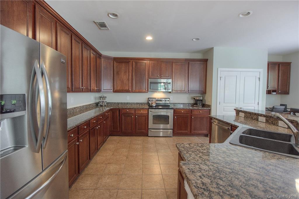 2707 Rondeau Court Matthews, NC 28105 - Photo 10 of 35 Gallery Image 10