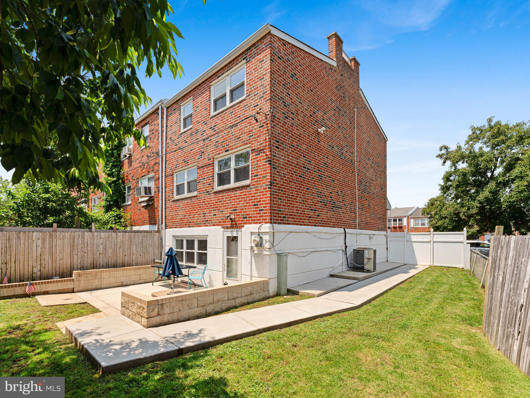 10839 Rayland Road Philadelphia, PA 19154 - Photo 28 of 30 front view of a house with a yard