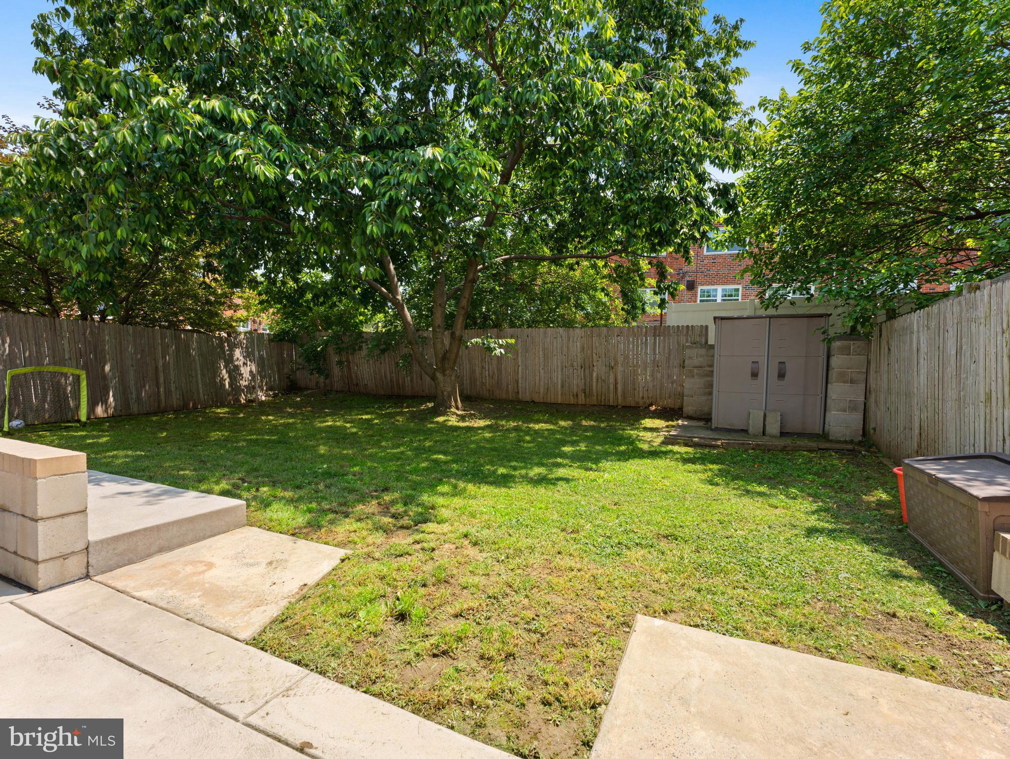 10839 Rayland Road Philadelphia, PA 19154 - Photo 29 of 30 a backyard of a house with lots of green space
