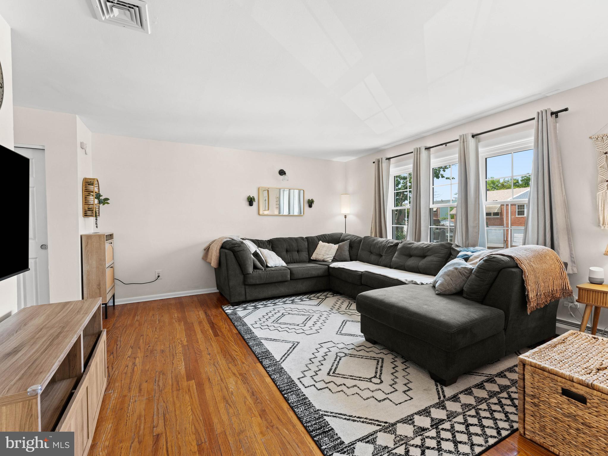 10839 Rayland Road Philadelphia, PA 19154 - Photo 6 of 30 a living room with furniture and a couch
