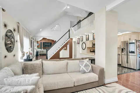 $899,000 | 129 Gleeland Street, Deer Park, NY 11729