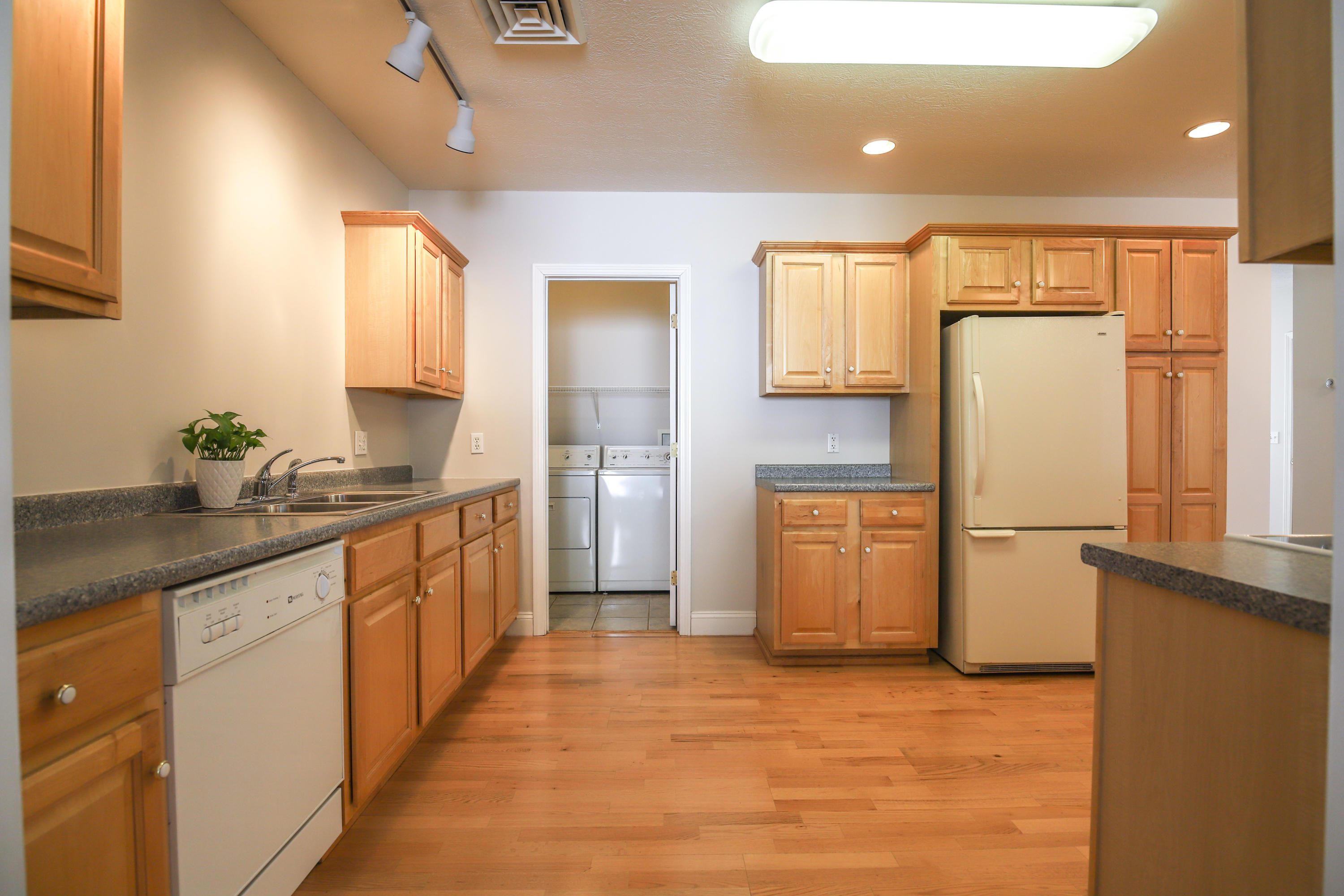 5 Kavanaugh Road, Unit 5 Old Orchard Beach, ME 04064 - Photo 17 of 45 5 Kavanaugh Rd OOB - 17 Kitchen