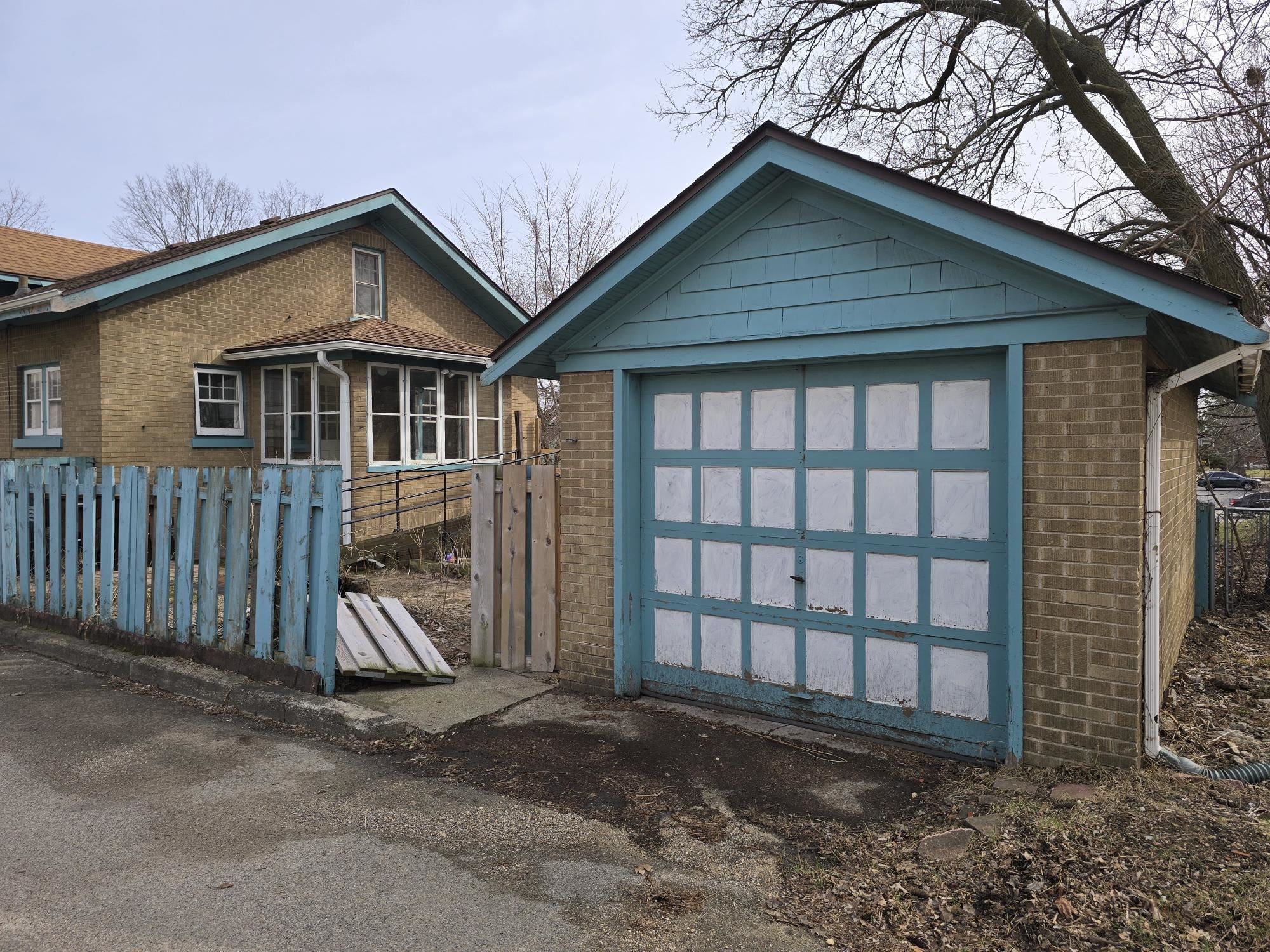 112 Rome Avenue Rockford, IL 61104 - Photo 3 of 18 Gallery Image 3