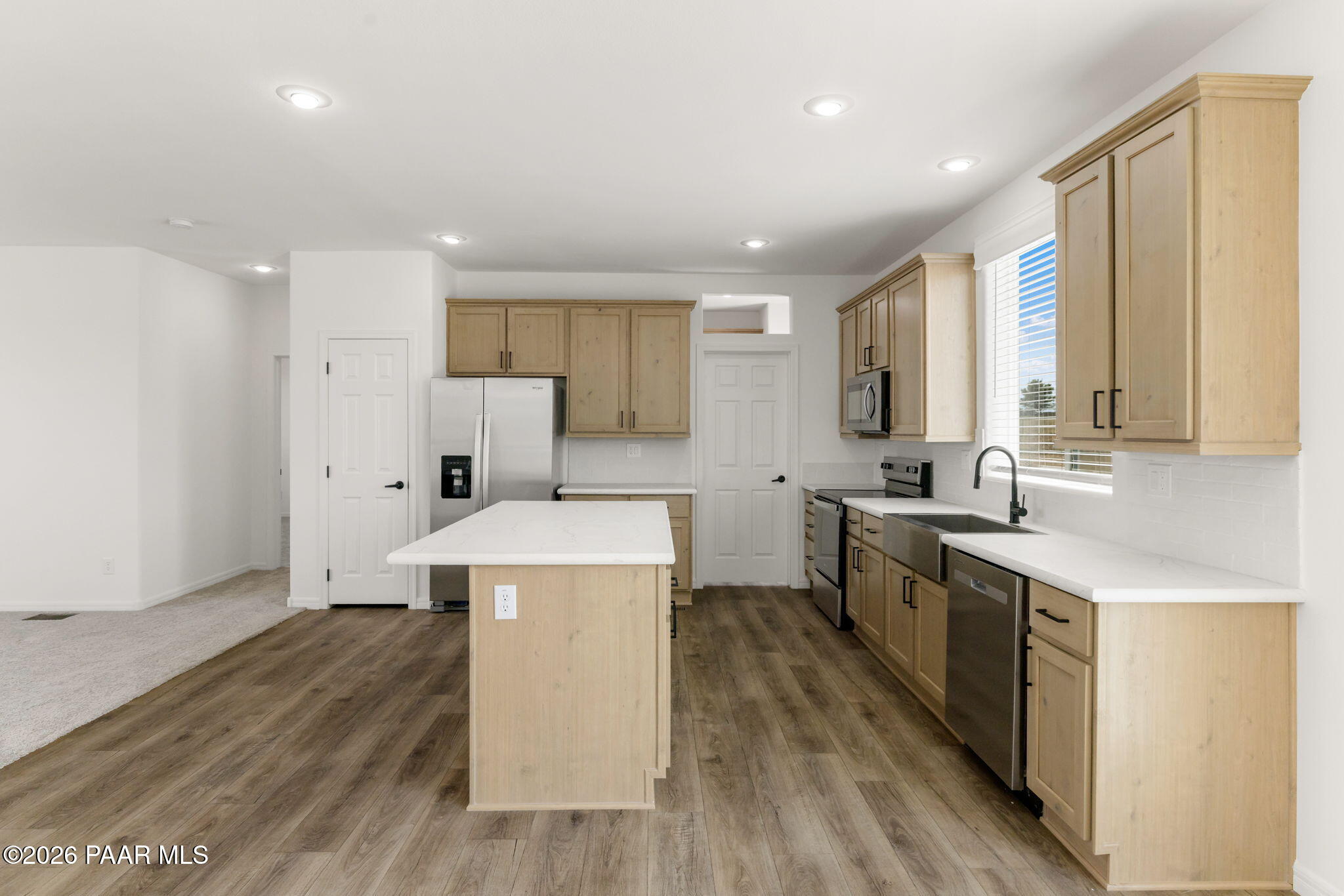 9905 East Ringold Road Dewey-Humboldt, AZ 86327 - Photo 6 of 20 a kitchen with a stove a sink and a refrigerator