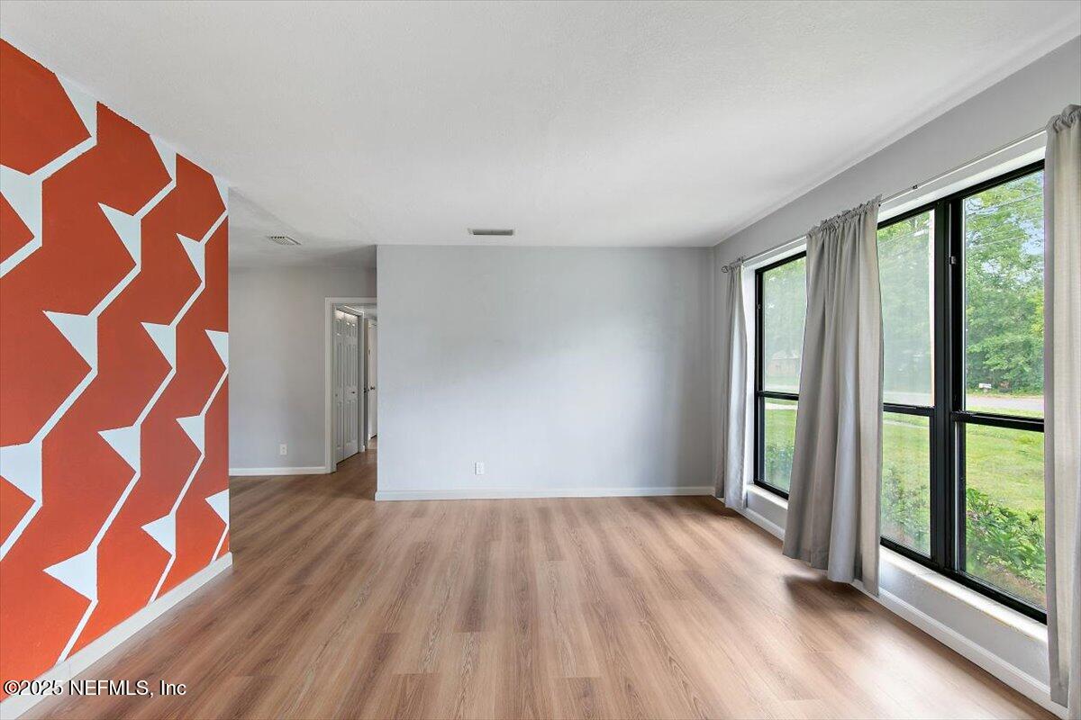 6302 Kennerly Road Jacksonville, FL 32216 - Photo 3 of 18 Living Room