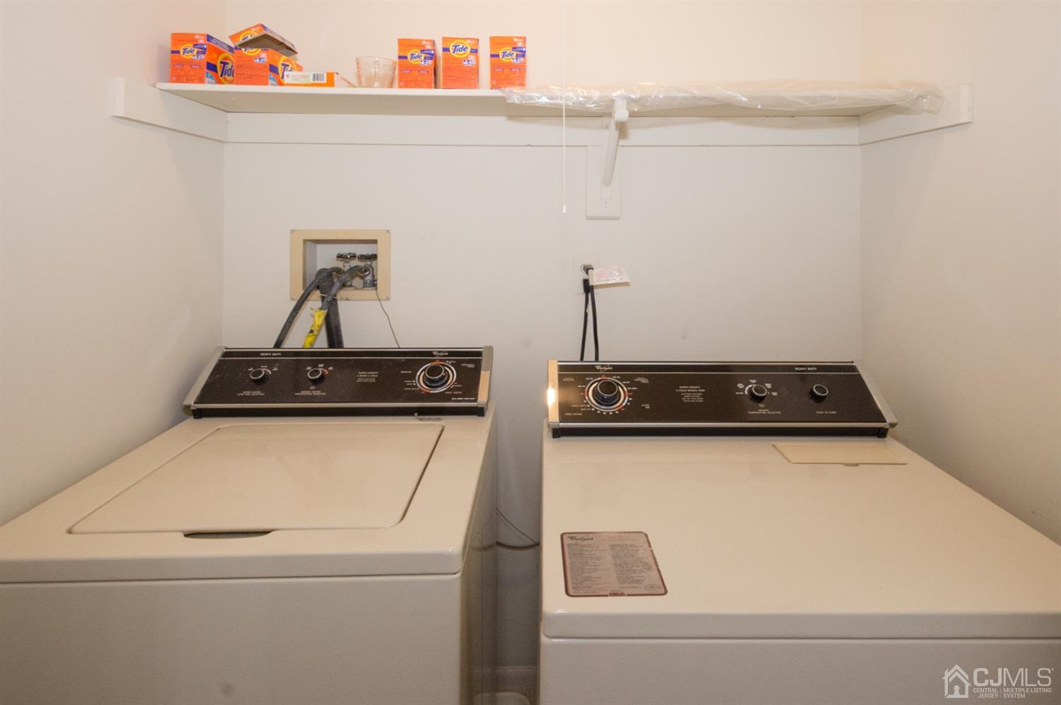 302 Pegasus Road Piscataway, NJ 08854 - Photo 22 of 27 a utility room with dryer and washer