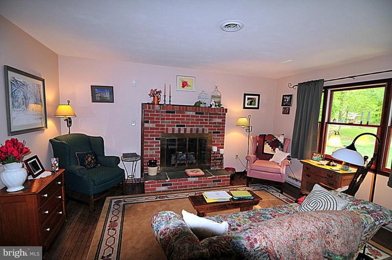 3199 Old Elk Neck Road Elkton, MD 21921 - Photo 14 of 26 Living Room