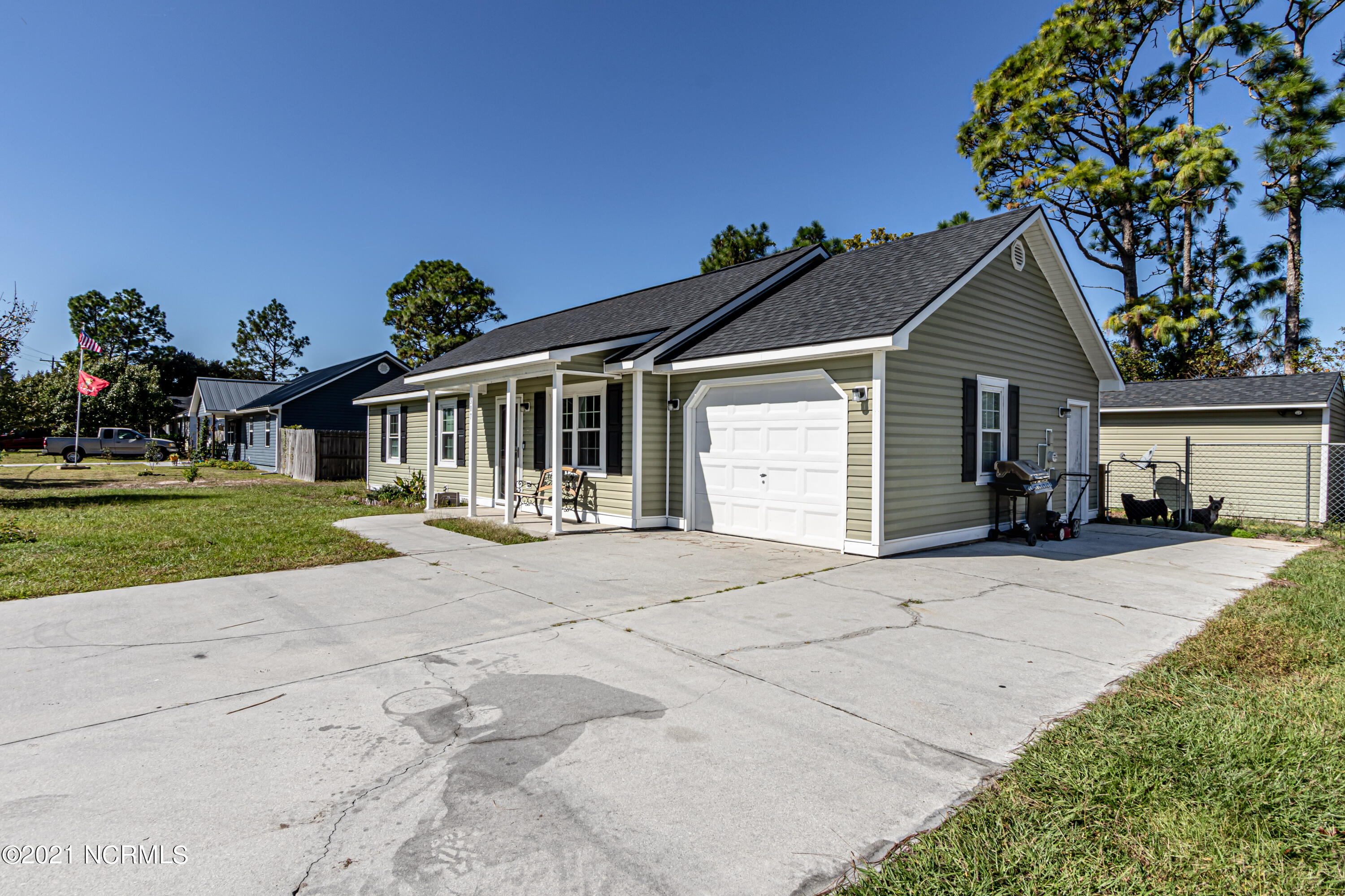 307 Crown Point Road Hubert, NC 28539 - Photo 5 of 41 RPowell_CrownPoint (5 of 40)