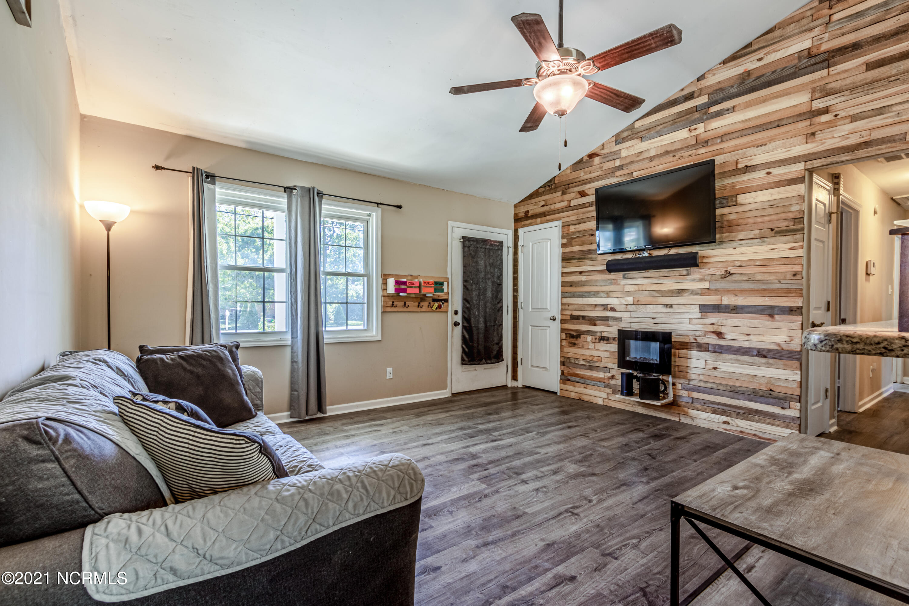 307 Crown Point Road Hubert, NC 28539 - Photo 10 of 41 RPowell_CrownPoint (10 of 40)