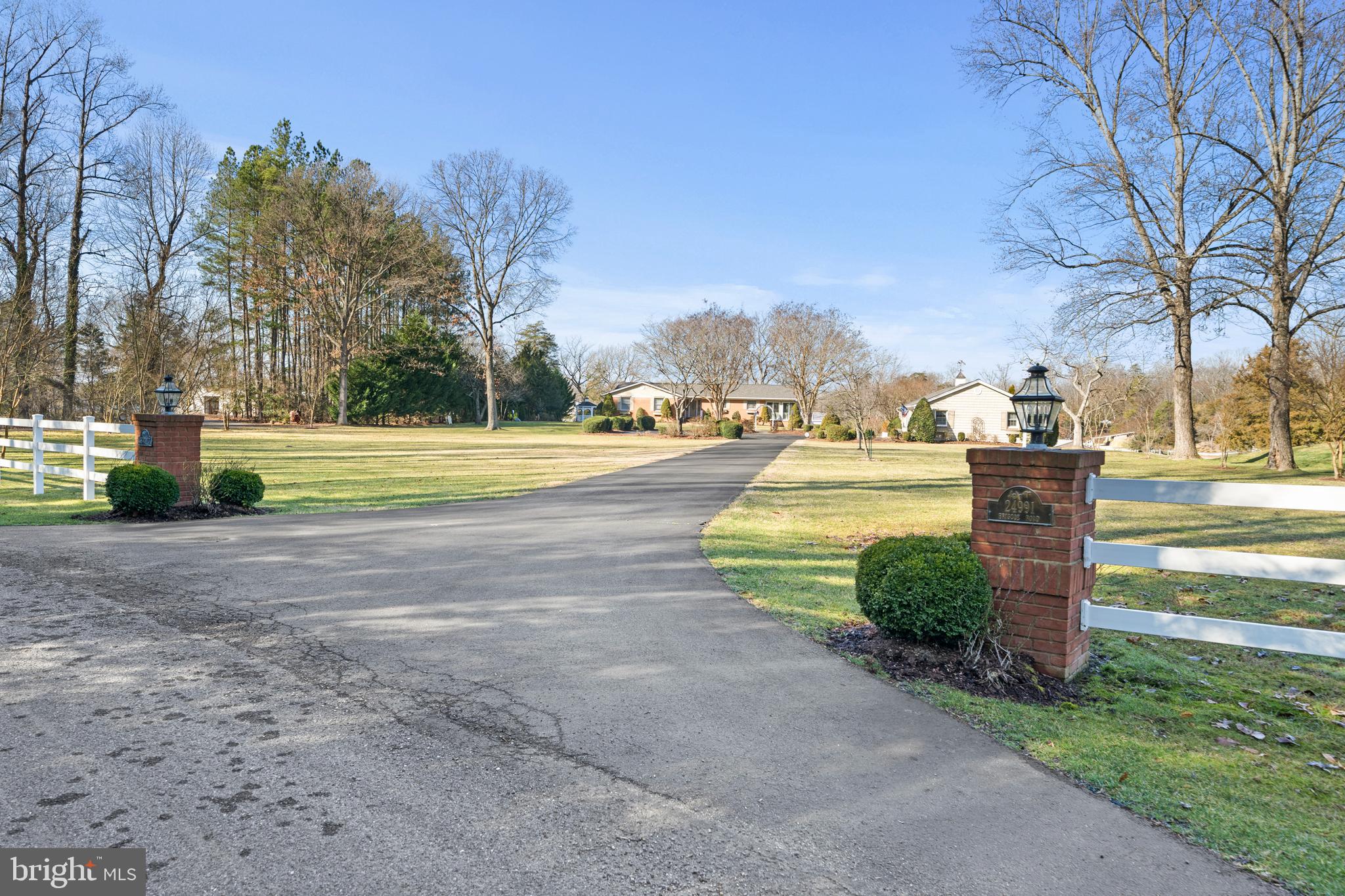 24991 Briscoe Road Hollywood, MD 20636 - Photo 20 of 130 Fencing & Entrance Feature