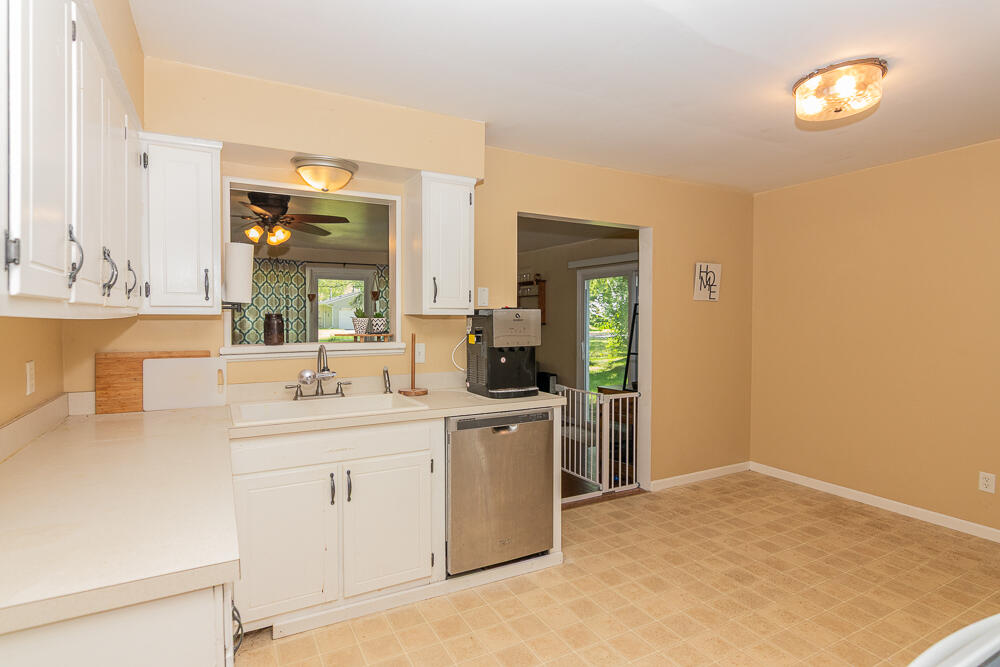 3028 Nichols Road Kalamazoo, MI 49004 - Photo 6 of 19 3028NicholsRd-12