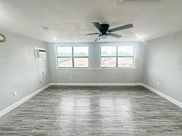 $1,195 | 7550 Oak Chase, Unit 3, San Antonio, TX 78239
