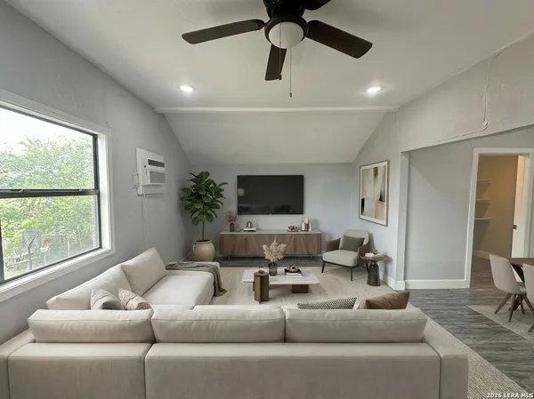 $1,195 | 7550 Oak Chase, Unit 3, San Antonio, TX 78239